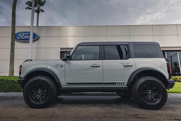 Ford Bronco phiên bản giới hạn được chào bán 3,3 tỷ đồng tại Việt Nam
