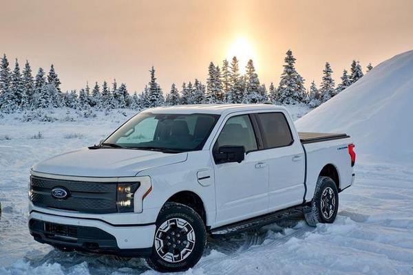 Ford F-150 Lightning di chuyển hơn 500 km trong một lần sạc