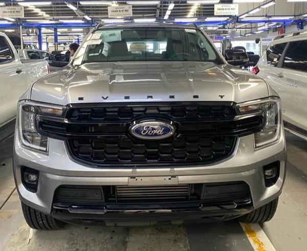 Lộ giá bán dự kiến của Ford Everest 2023 tại Việt Nam, từ 1,075 tỷ đồng