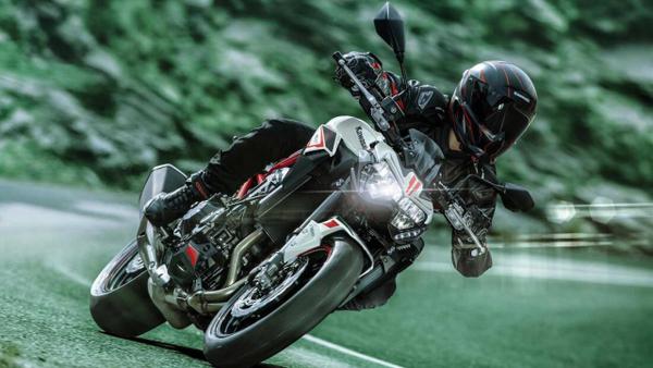 Naked bike Kawasaki Z900 2022 ra mắt phiên bản mới