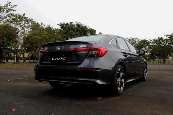 Honda Civic 2022 bản G lộ diện, đại lý bắt đầu nhận cọc