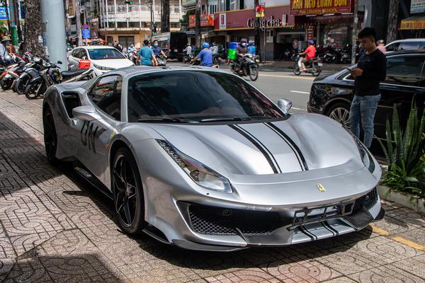 Ngắm Ferrari 488 Pista Spider của "Vua cà phê" Đặng Lê Nguyên Vũ