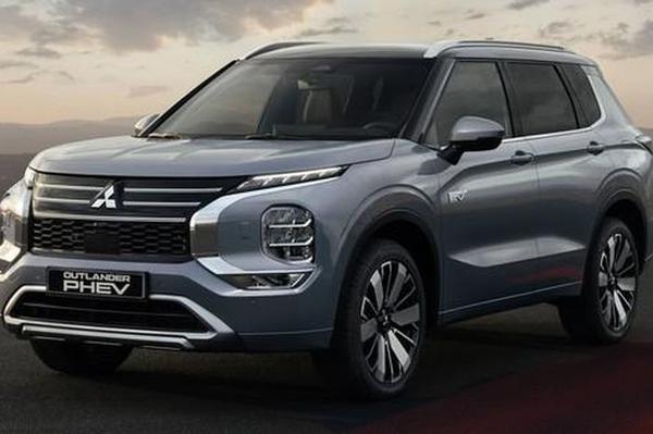 Mitsubishi Outlander 2025 ra mắt, nâng cấp mạnh mẽ về động cơ, giá từ 700 triệu đồng