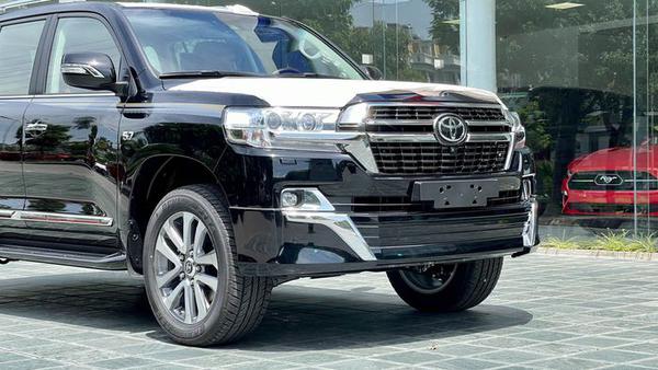 Soi chi tiết Toyota Land Cruiser 2021 bản 4 chỗ có giá hơn 8 tỷ đồng, ngang ngửa Lexus LX570