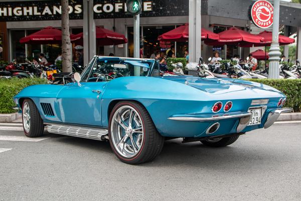 Xe cổ Chevrolet Corvette C2 Stingray đời 1967 độc nhất tại TP.HCM