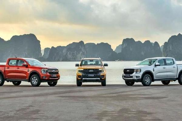 "Soi" trang bị của mẫu bán tải Ford Ranger XLS 4x4 AT 2023 giá 756 triệu đồng