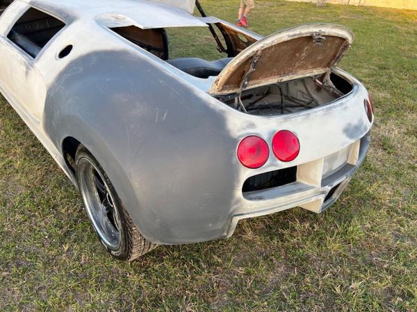 Bugatti Veyron bản Limo tự chế có giá 550 triệu dù chưa hoàn thiện