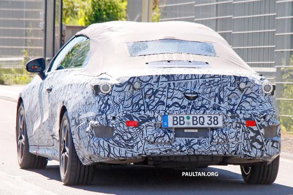 Mercedes-Benz C-Class phiên bản mui trần được ngụy trang kín đáo lộ diện trên phố