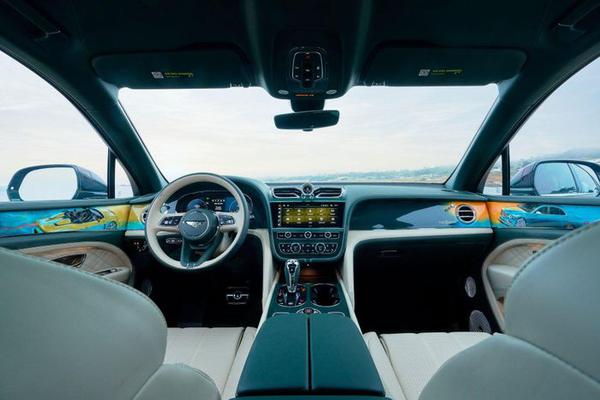 Bentley Bentayga EWB Mulliner ra mắt với nhiều tác phẩm nghệ thuật bên trong nội thất