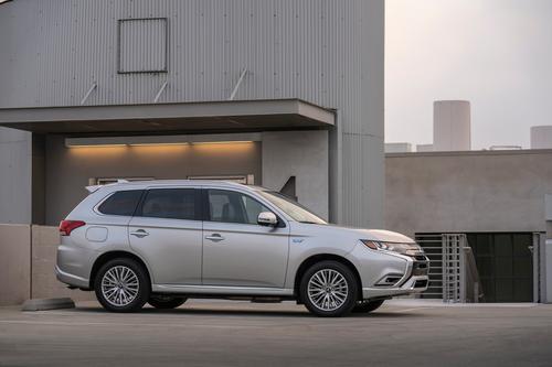 Mitsubishi Outlander PHEV thế hệ mới chính thức ra mắt tại Bắc Mỹ với động cơ mới mạnh mẽ
