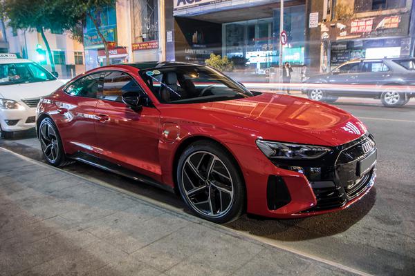 Ngắm chiếc Audi e-tron GT đầu tiên cập bến Việt Nam