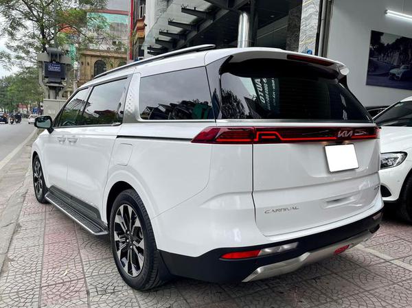 Kia Carnival "chạy lướt" rao bán cao hơn giá xe mới