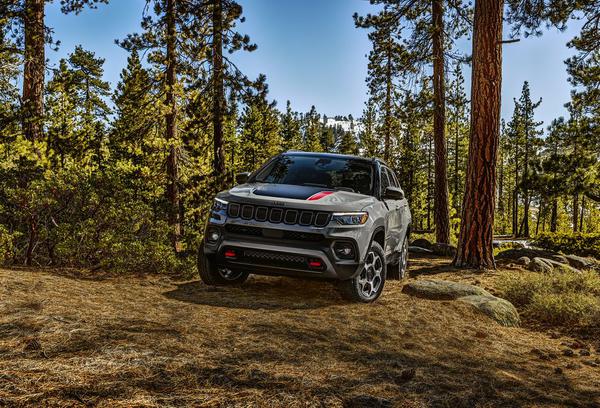 Jeep Compass 2022 được nâng cấp ngoại hình, giữ nguyên động cơ