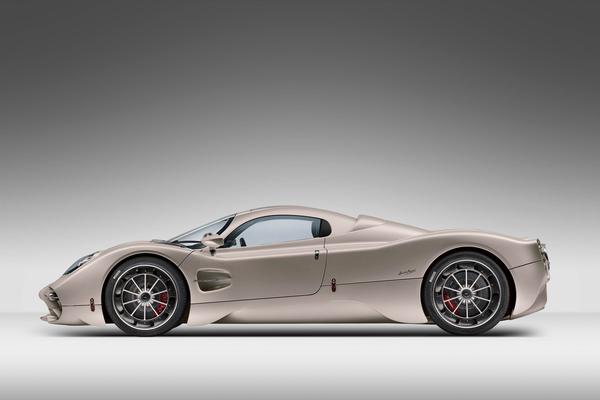 Cận cảnh Pagani Utopia với số lượng giới hạn 99 chiếc, giá hơn 2 triệu USD