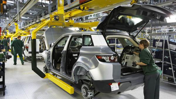 Jaguar Land Rover đóng cửa hai nhà máy do thiếu chất bán dẫn