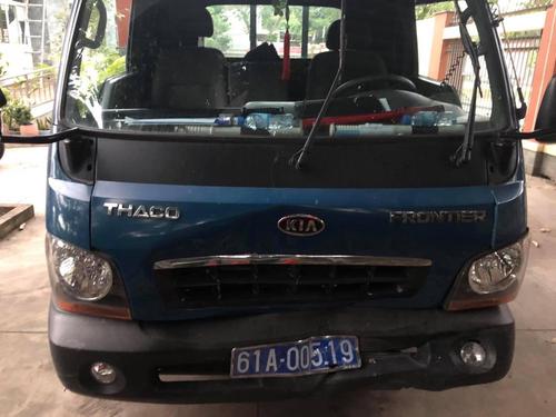 Lái ô tô Toyota đi trộm chó rồi tông vào xe công an, bỏ trốn khỏi hiện trường