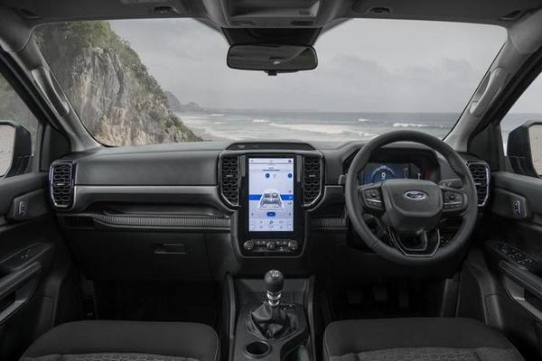 Ford Ranger XLT 2022 sắp ra mắt tại Thái Lan khiến khách Việt "đứng ngồi không yên"