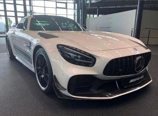 Chi tiết Mercedes-AMG GT R Pro thứ hai cập bến Việt Nam