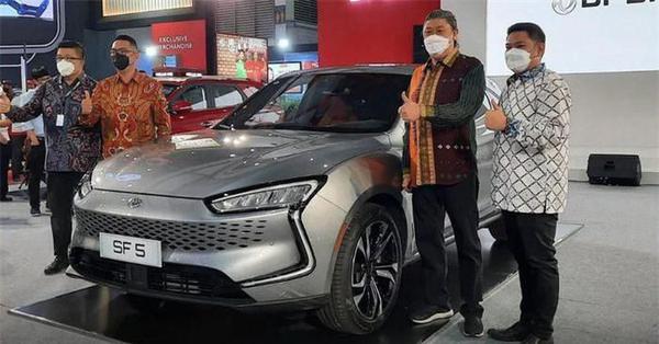 Xe điện Trung Quốc Dongfeng Seres SF5 ra mắt, có phạm vi di chuyển 1.000 km