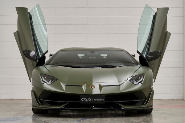 Lamborghini Aventador SVJ gây chú ý với màu sơn độc nhất được bán đấu giá triệu đô