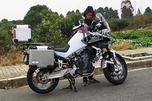 CF Moto MT800 bị lộ hình ảnh khi đang chạy thử nghiệm