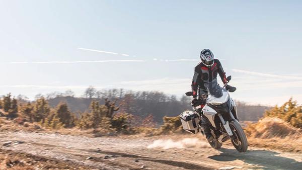 Ducati làm cho Multistrada V4 dễ tiếp cận hơn với bản nâng cấp mới