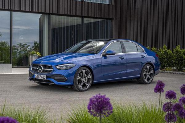 Mercedes-Benz C-Class 2022 công bố giá bán, từ 989 triệu đồng