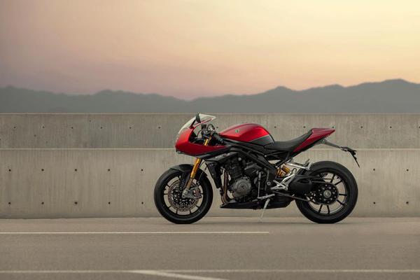 Chi tiết về Triumph Speed Triple 1200 RR mạnh 177 mã lực