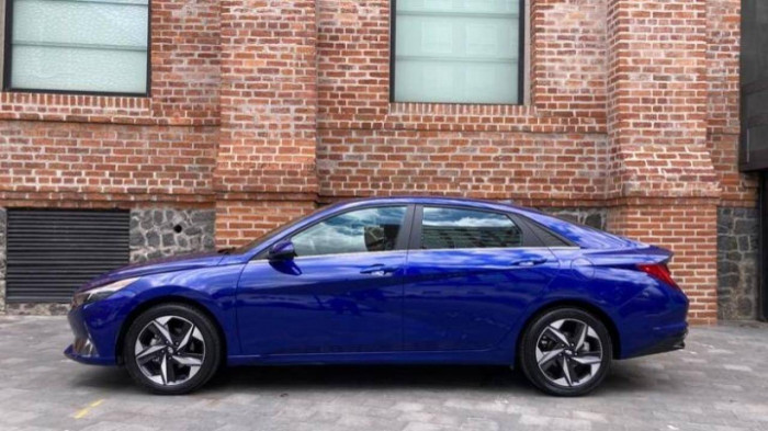 Hyundai Elantra 2022 chính thức ra mắt với ngoại hình sang trọng hơn