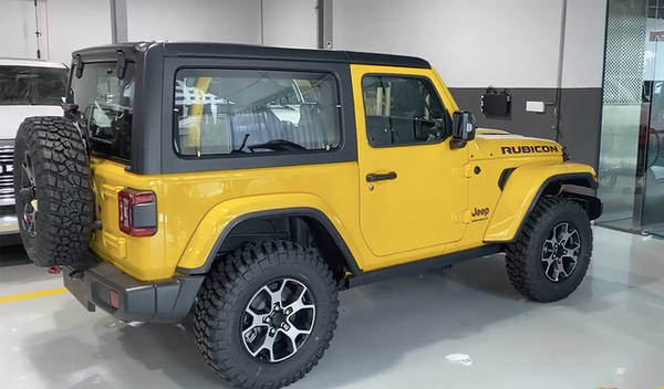 Những chiếc Jeep Wrangler 2021 bản 2 cửa đầu tiên về đại lý, giá bán từ 3,526 tỷ đồng