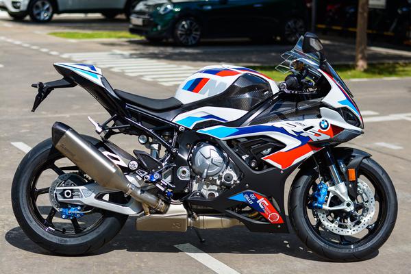 Cận cảnh siêu mô tô BMW M 1000 RR tại Việt Nam