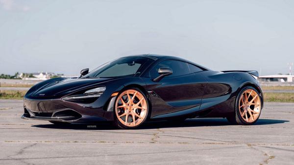Một trong những siêu xe nhanh nhất hành tinh: McLaren 720S với màu tím nổi bật