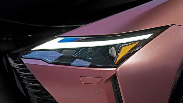 Chi tiết SUV điện Lexus RZ450e vừa ra mắt, trang bị tay lái kiểu mới độc đáo