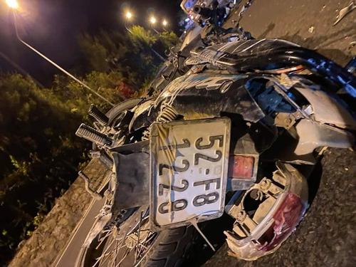 Hai xe máy tông nhau khiến 2 người tử vong, 1 người nguy kịch phải đi cấp cứu