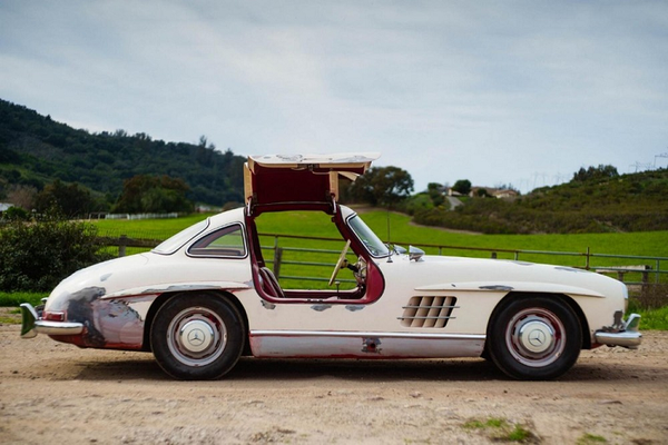 Hàng hiếm Mercedes-Benz 300 SL Gullwing "đồng nát" rao bán giá 34 tỷ đồng