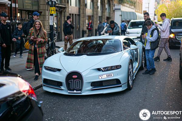 Cận cảnh siêu xe Bugatti Chiron Vainqueur de Coeur
