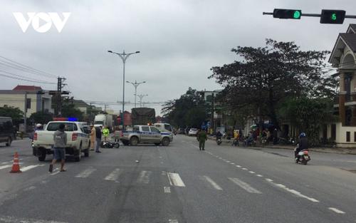 Cháu gái 6 tuổi tử vong thương tâm sau va chạm với xe đầu kéo tại "điểm đen"  trên Quốc lộ 1A