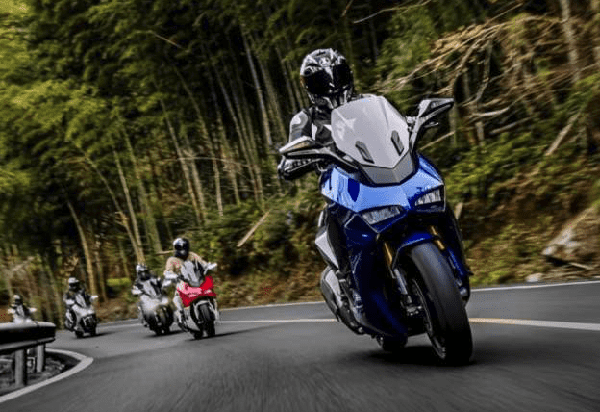 Xe tay ga mới của Trung Quốc có thiết kế đầu đèn giống hệt như mẫu xe Ducati Panigale