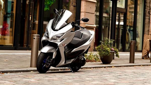 Suzuki Burgman 400 2021 có giá bán tại thị trường Châu Âu lên đến 222 triệu đồng