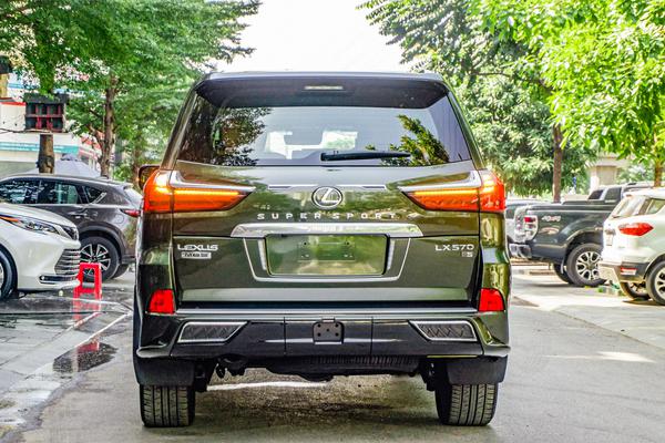 Chiêm ngưỡng Lexus LX 570 với màu sơn đặc biệt tại Việt Nam