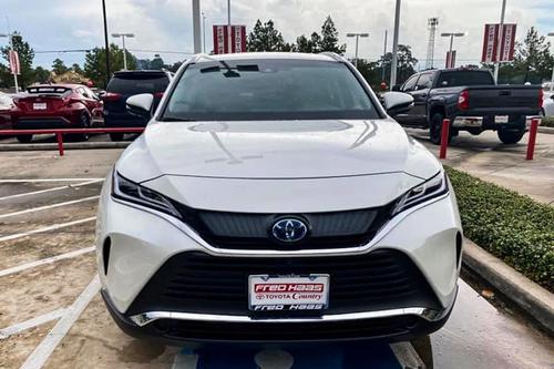 Tại Việt Nam, Toyota Venza 2021 bán ra bằng giá xe sang
