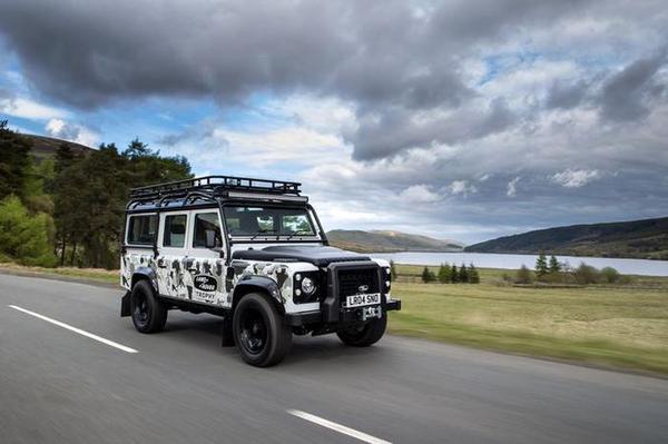 Land Rover Classic Defender V8 Trophy II được hé lộ với số lượng giới hạn