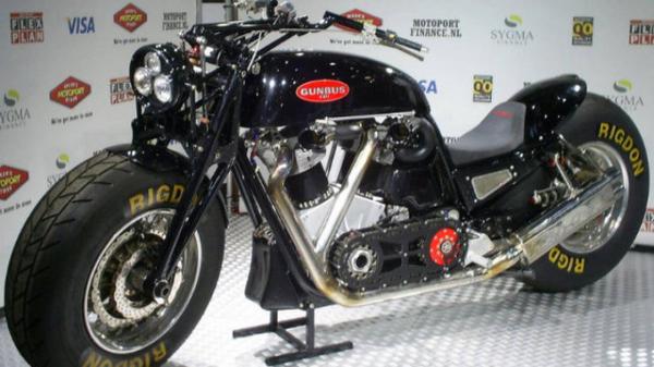 Há hốc mồm với siêu mô tô có kích thước lớn nhất thế giới