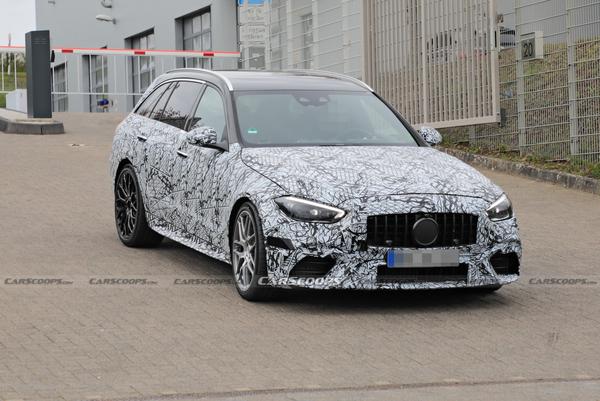 Mercedes-AMG C63 Estate 2022 tiếp tục lộ diện trên phố trước thềm ra mắt
