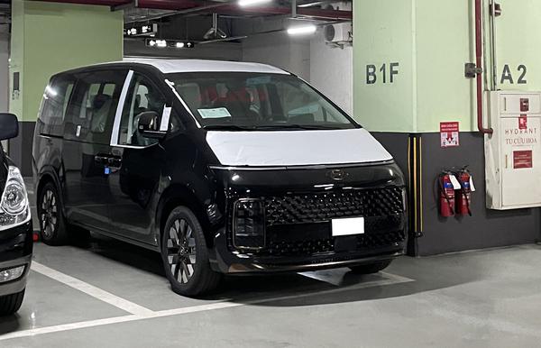 Hyundai Staria 2022 bản cao cấp bất ngờ xuất hiện tại Việt Nam
