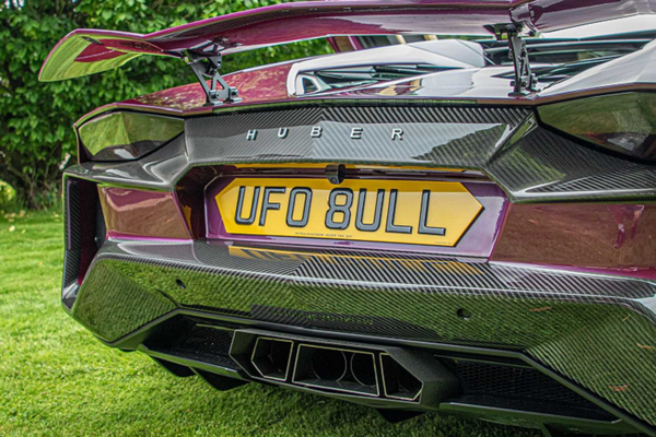 Ảnh siêu xe Lamborghini Aventador với gói độ Huber Era và nhiều chi tiết làm từ sợi carbon