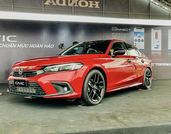 Honda Civic RS khan hàng, đại lý thông báo giao xe trễ 1 tháng