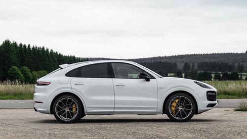 Porsche cập nhật pin mới cho Cayenne E-Hybrid và S E-Hybrid