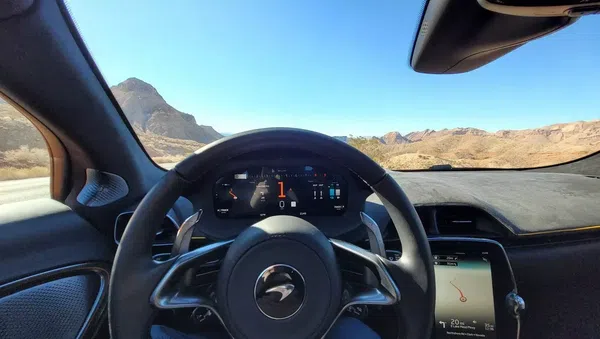 Cận cảnh siêu phẩm hybrid McLaren Artura