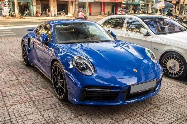 Chi tiết về Porsche 911 Turbo S màu xanh độc nhất tại TP.HCM